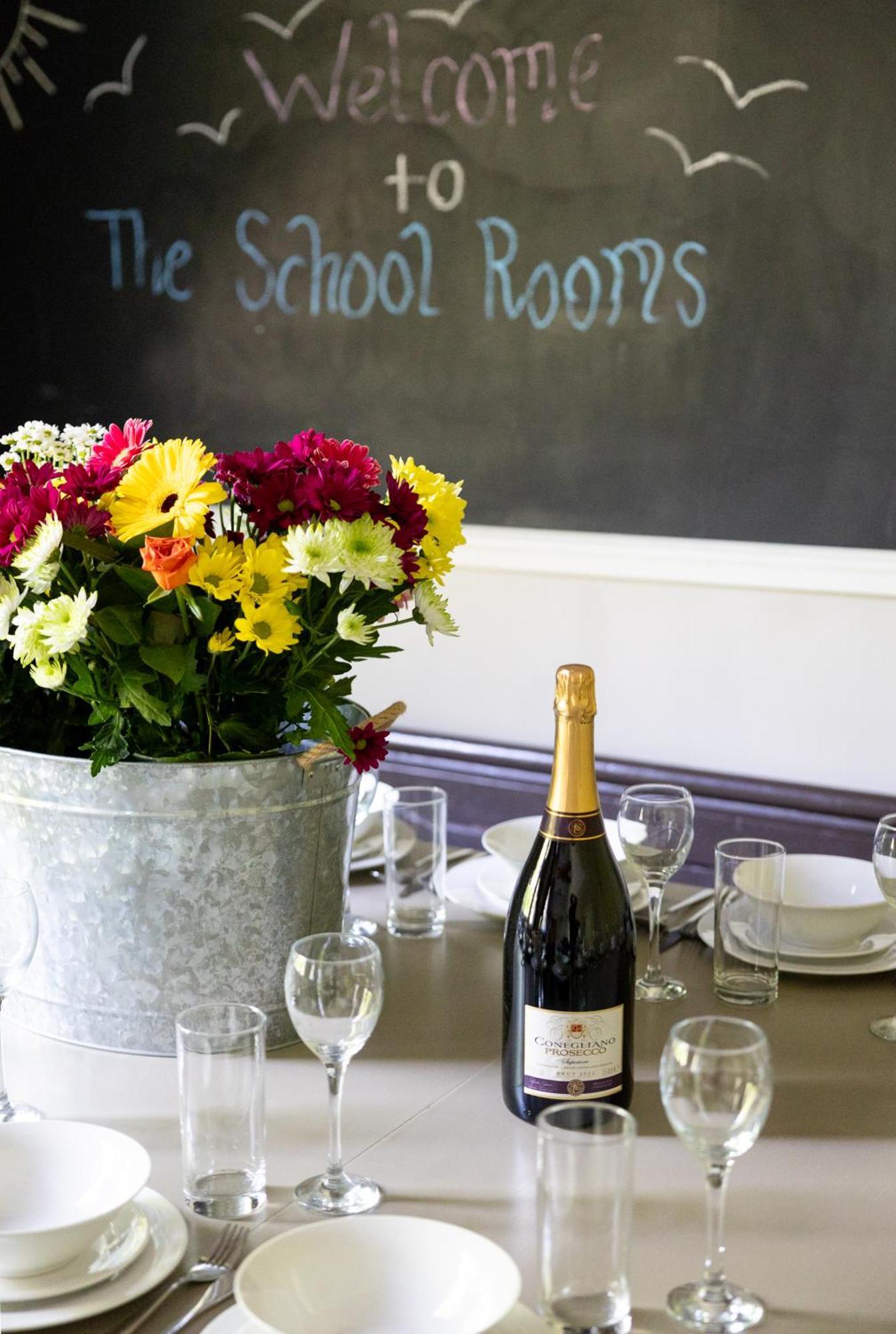The School Rooms Estate Beautiful, Georgian Apartments With Private Heated Pool And Hot Tub Wifi And Parking Near Bath Box  Εξωτερικό φωτογραφία